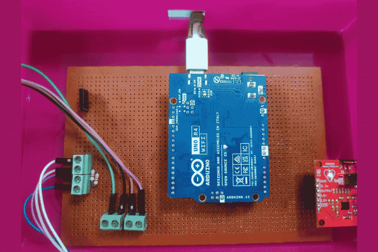 Arduino UNO R4 WiFi Sensor Connected to Dot Board