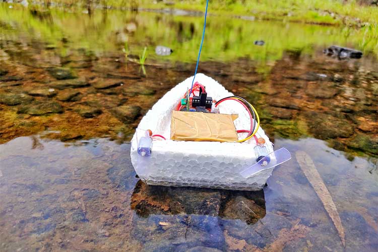 Arduino RC Boat using 433 MHz RF Modules 