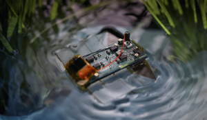 Mini Robot that Swims Silently to Tackle Water Pollution